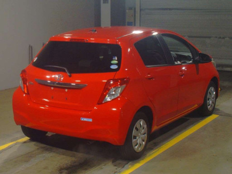 2013 Toyota Vitz NSP130[1]