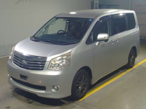 2011 Toyota Noah ZRR70G[0]