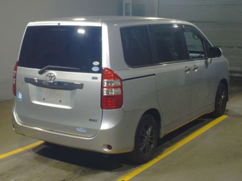 2011 Toyota Noah ZRR70G[1]