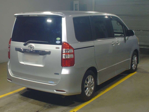 2012 Toyota Noah ZRR70W[1]