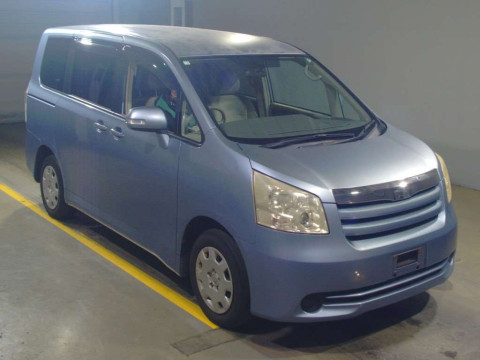 2008 Toyota Noah ZRR70G[2]