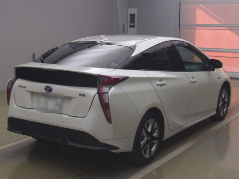 2016 Toyota Prius ZVW51[1]