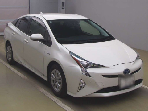 2018 Toyota Prius ZVW50[2]