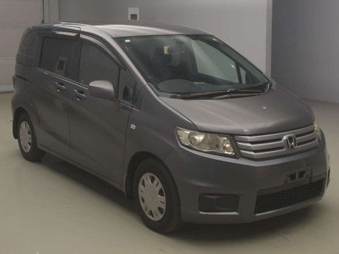 2010 Honda Freed Spike GB3[2]