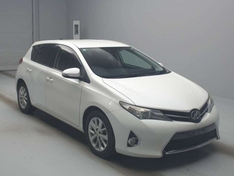 2012 Toyota Auris NZE181H[1]