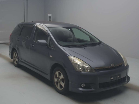 2004 Toyota Wish ZNE10G[1]