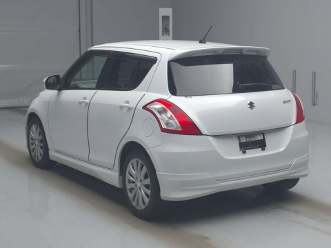 2011 Suzuki Swift ZC72S[2]