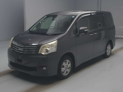 2011 Toyota Noah ZRR70G[0]