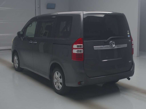 2011 Toyota Noah ZRR70G[2]