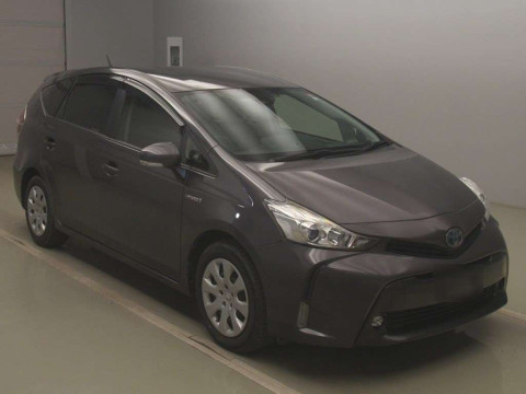 2018 Toyota Prius alpha ZVW41W[1]