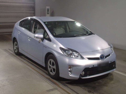 2013 Toyota Prius ZVW30[2]