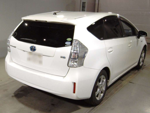 2014 Toyota Prius alpha ZVW41W[1]