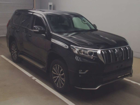 2017 Toyota Land Cruiser Prado TRJ150W[2]