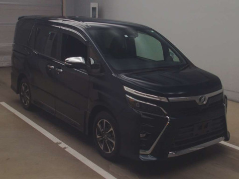 2018 Toyota Voxy ZRR80W[1]