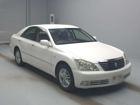 2004 Toyota Crown GRS180[1]