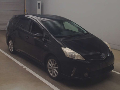 2012 Toyota Prius alpha ZVW41W[1]