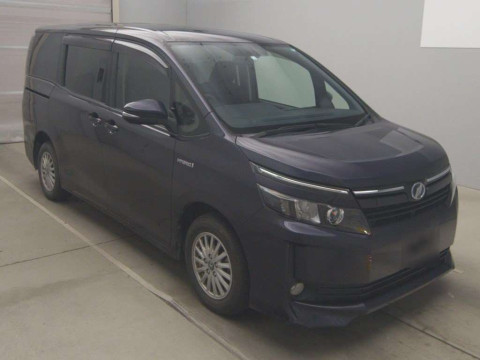 2014 Toyota Voxy ZWR80G[1]