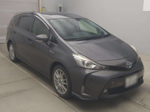 2015 Toyota Prius alpha ZVW41W[1]