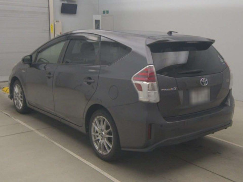 2015 Toyota Prius alpha ZVW41W[2]