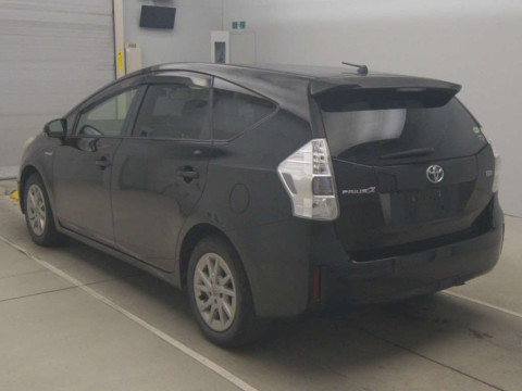 2013 Toyota Prius alpha ZVW41W[2]