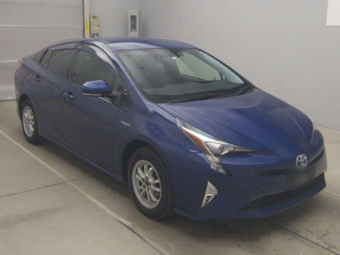 2016 Toyota Prius ZVW55[1]