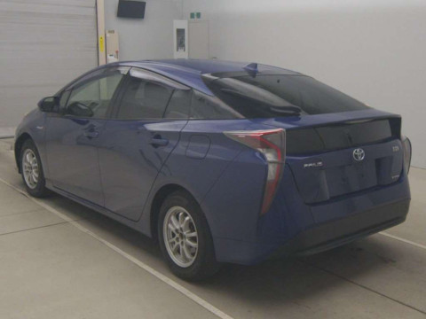 2016 Toyota Prius ZVW55[2]