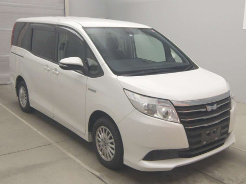 2015 Toyota Noah ZWR80G[1]