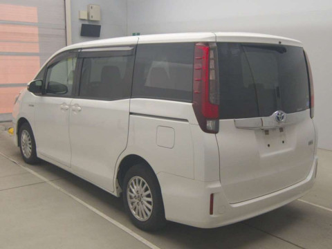 2015 Toyota Noah ZWR80G[2]