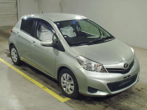 2013 Toyota Vitz NSP130[2]