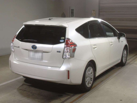 2015 Toyota Prius alpha ZVW41W[1]