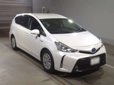 2015 Toyota Prius alpha ZVW41W[2]