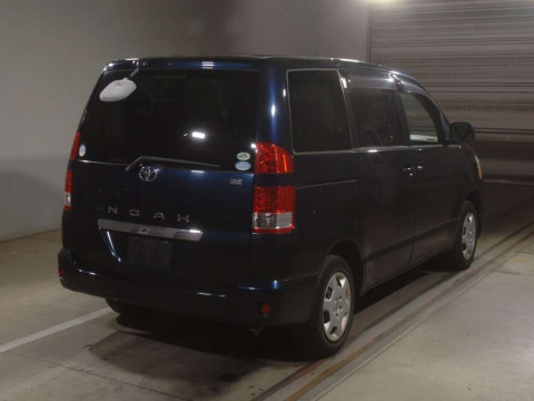 2005 Toyota Noah AZR60G[1]