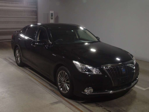 2013 Toyota Crown Hybrid AWS210[2]