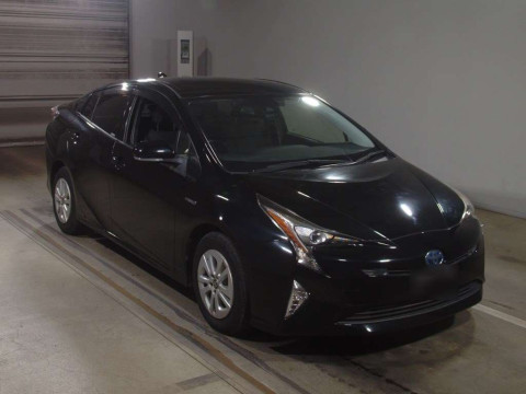 2017 Toyota Prius ZVW50[2]