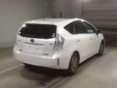 2013 Toyota Prius alpha ZVW41W[1]