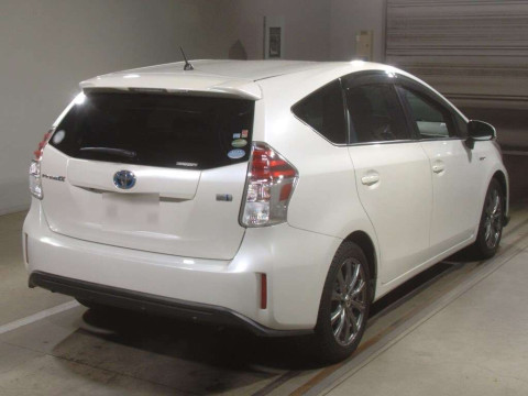 2015 Toyota Prius alpha ZVW41W[1]