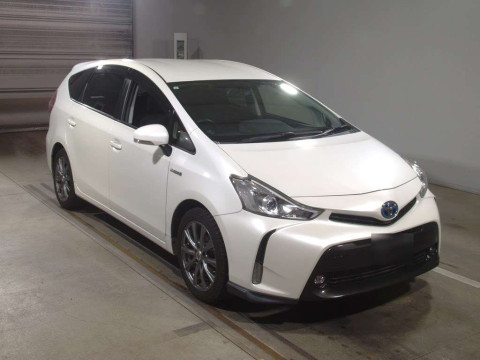 2015 Toyota Prius alpha ZVW41W[2]