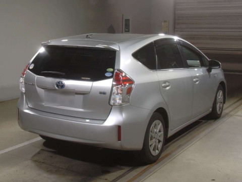 2019 Toyota Prius alpha ZVW41W[1]