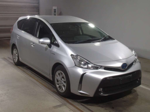 2019 Toyota Prius alpha ZVW41W[2]