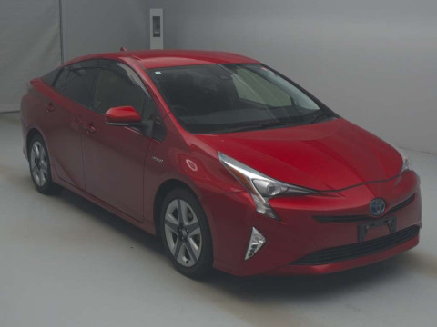 2016 Toyota Prius ZVW50[2]