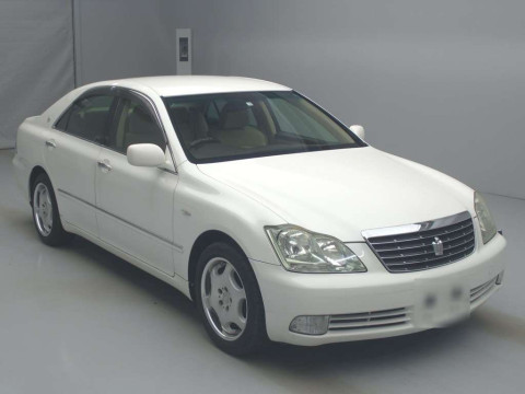 2004 Toyota Crown GRS180[2]