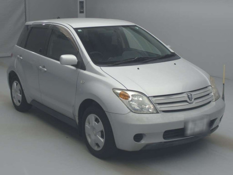 2002 Toyota IST NCP60[2]