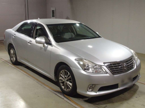 2010 Toyota Crown GRS200[2]