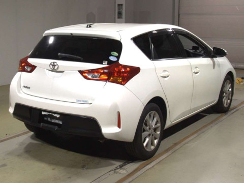 2012 Toyota Auris NZE181H[1]