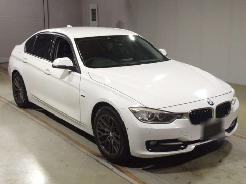 2013 BMW 3 Series 3D20[2]