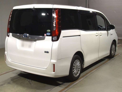 2015 Toyota Noah ZWR80G[1]