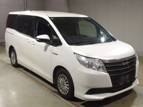 2015 Toyota Noah ZWR80G[2]