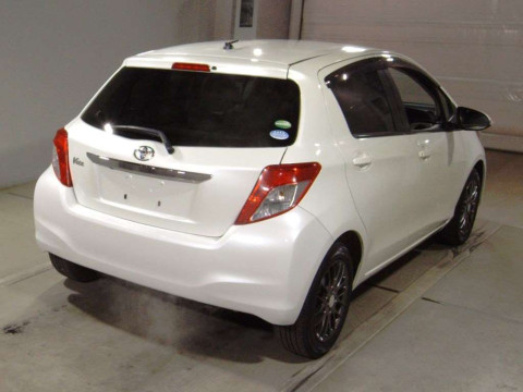 2014 Toyota Vitz NSP130[1]