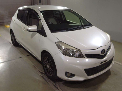 2014 Toyota Vitz NSP130[2]