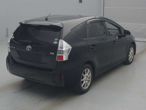 2012 Toyota Prius alpha ZVW41W[1]